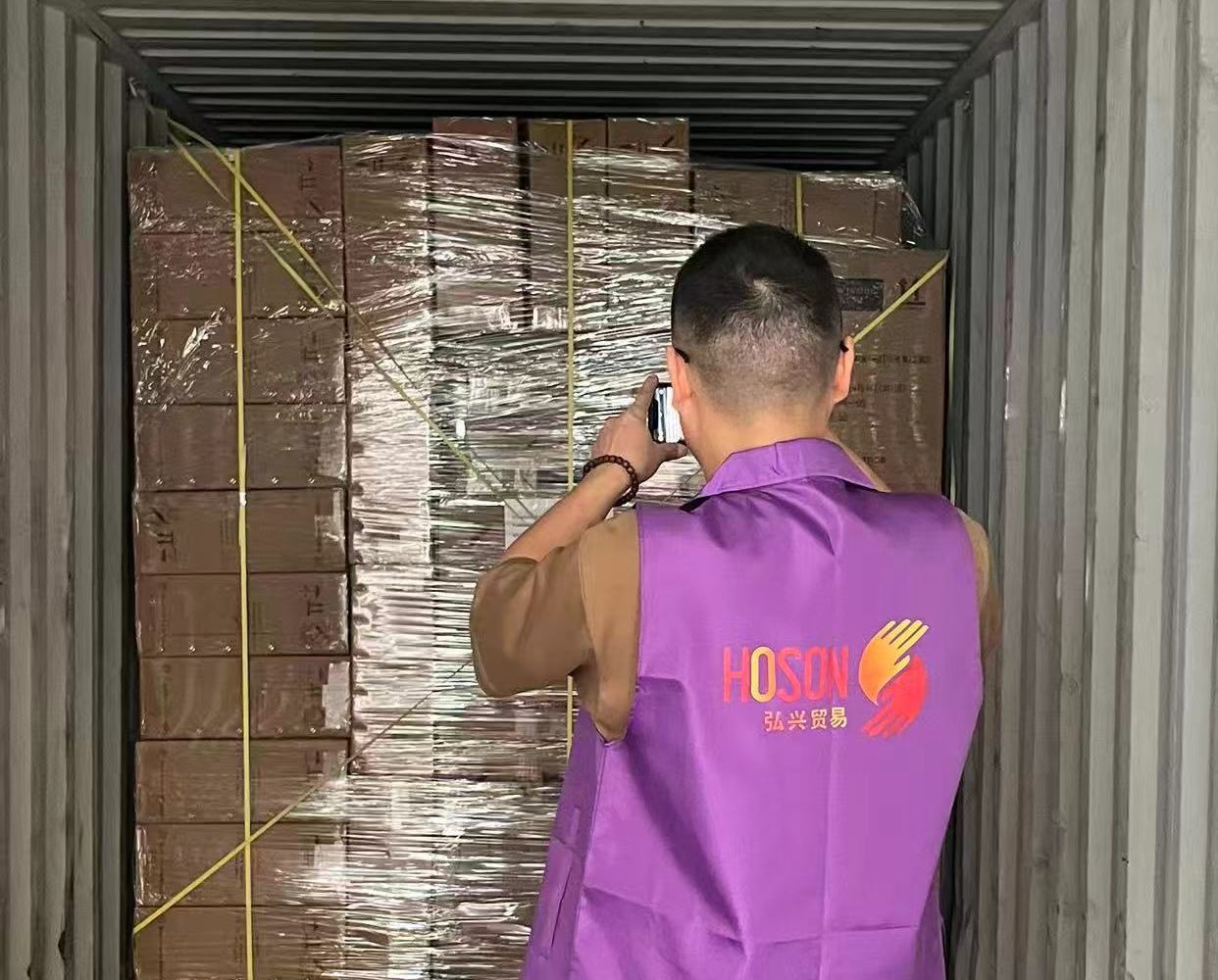 HOSON staff checking palletized products during container loading