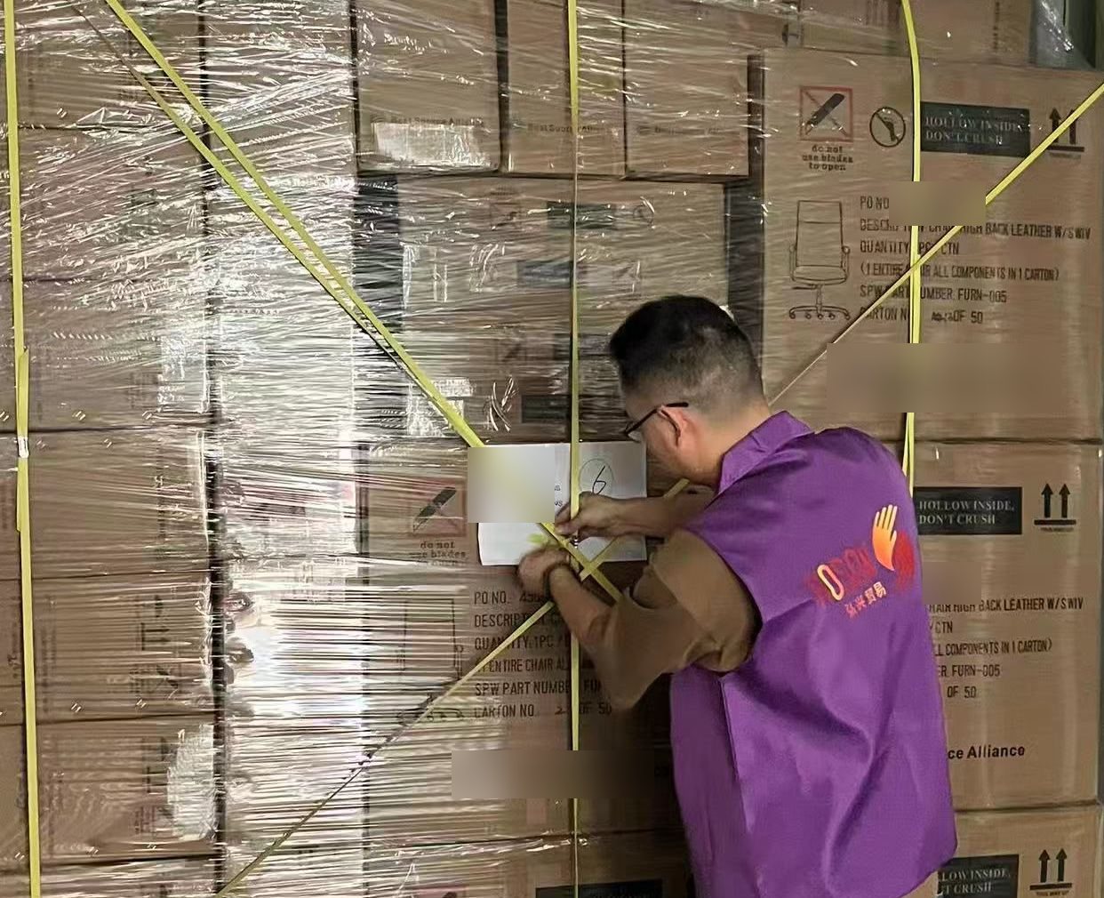 HOSON staff checking straps and palletized cartons during loading